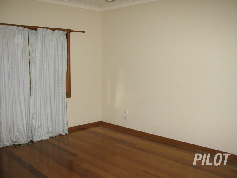 8 Colin Avenue, Frankston VIC 3199