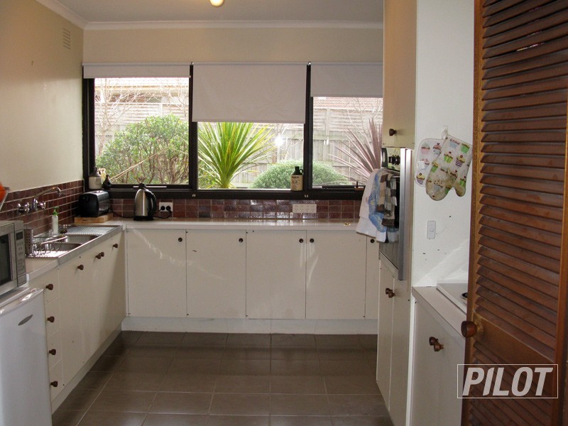 2/5 Johns Road, Mornington VIC 3931