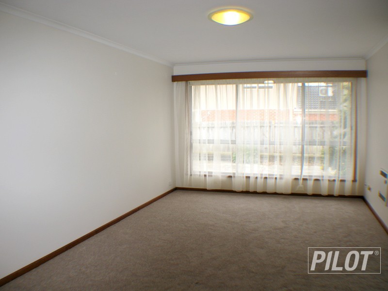 2/16 Napier, Mornington VIC 3931