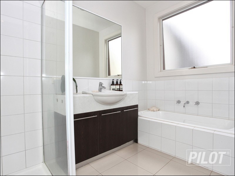 1/1 Hoylake Grove, Mornington VIC 3931