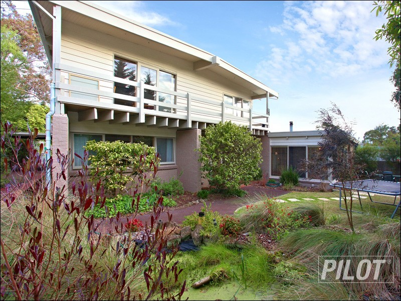 27 Carnoustie Grove, Mornington VIC 3931