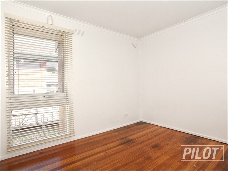 2/18 Lucerne Avenue, Mornington VIC 3931