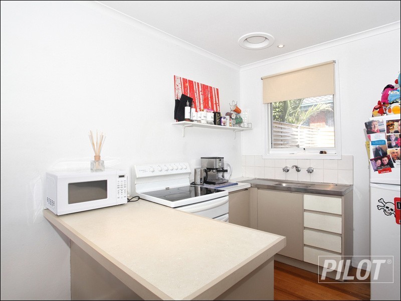 2/18 Lucerne Avenue, Mornington VIC 3931