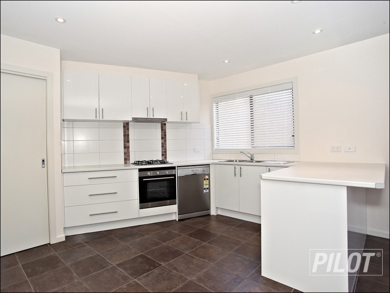 7B Allambi Avenue, Rosebud West VIC 3940