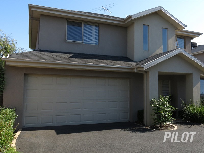 2/14-16 Lucerne Aveune, Mornington VIC 3931