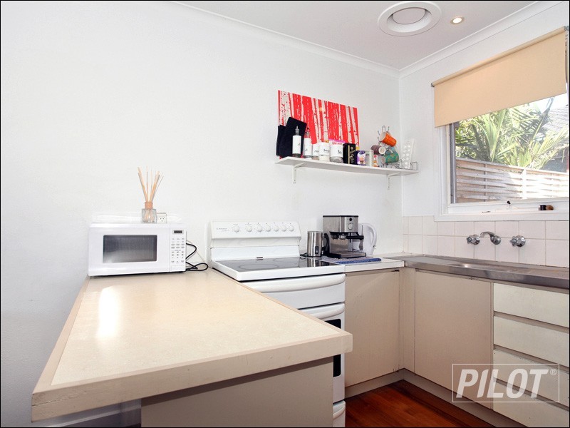 2/18 Lucerne Avenue, Mornington VIC 3931