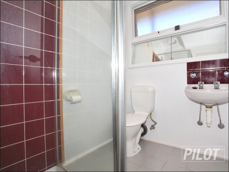 2/18 Lucerne Avenue, Mornington VIC 3931