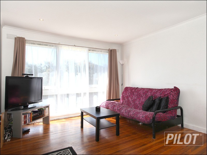 2/18 Lucerne Avenue, Mornington VIC 3931