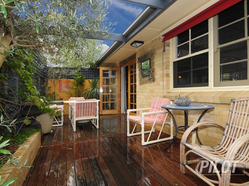 2/18 Bruarong Crescent, Frankston South VIC 3199