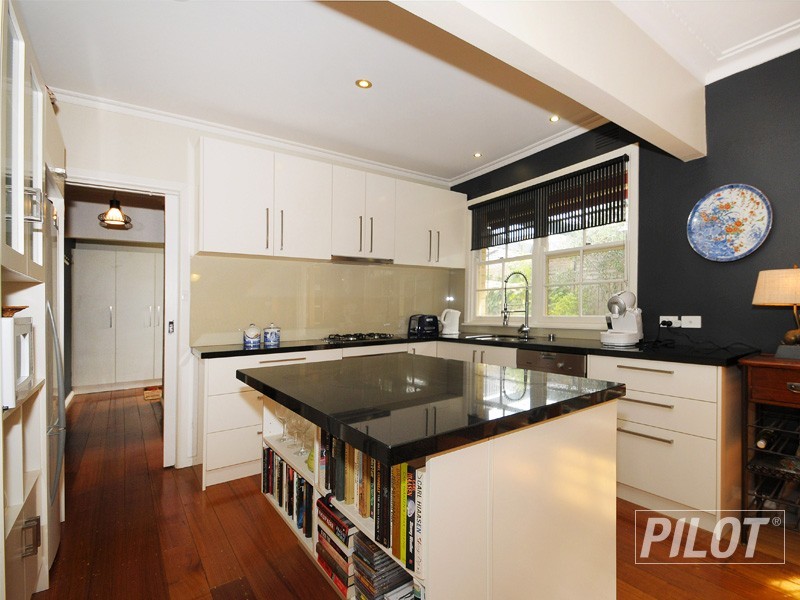 2/18 Bruarong Crescent, Frankston South VIC 3199