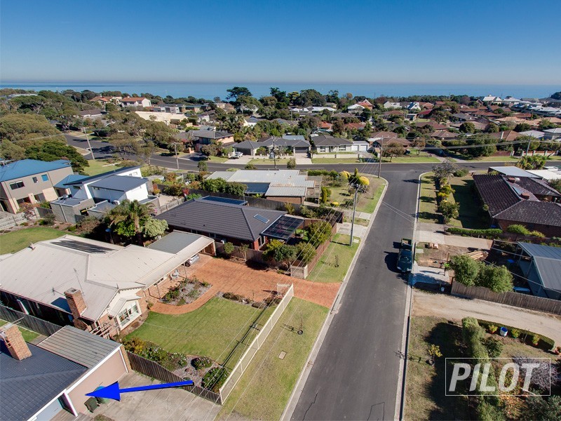2/8 Ti-Tree Grove, Mornington VIC 3931