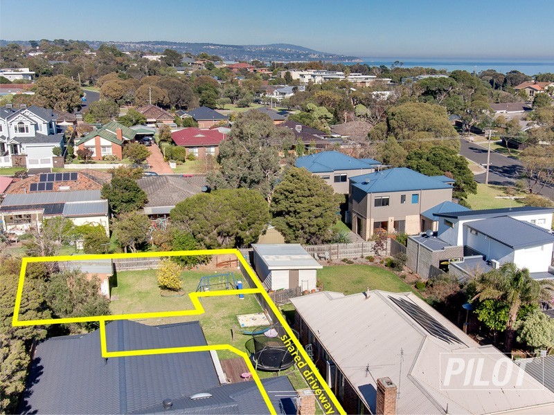 2/8 Ti-Tree Grove, Mornington VIC 3931