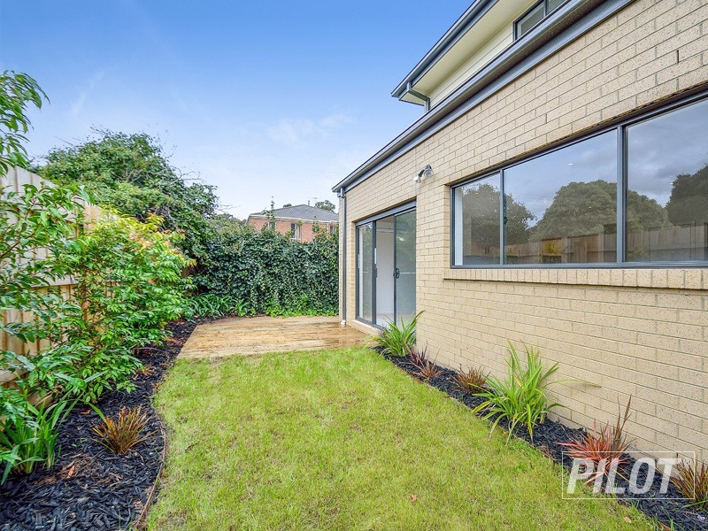 2/8 Burns Street, Frankston VIC 3199