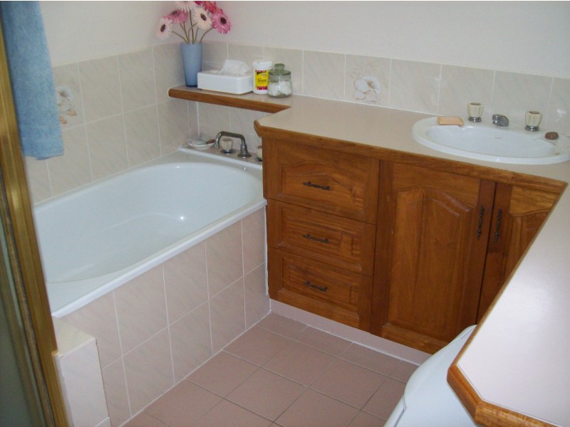 1 Jenkinson Street, Tannum Sands QLD 4680