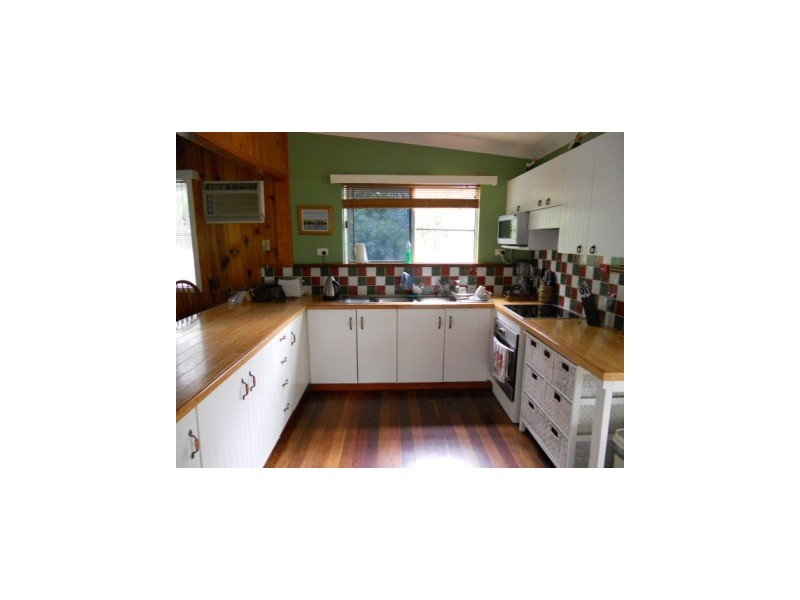 25 Findling Road, Boyne Island QLD 4680