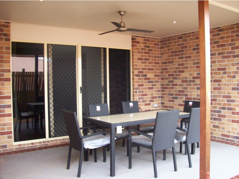 8 Richard Street, Boyne Island QLD 4680