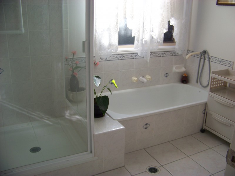 8 Currawong court, Boyne Island QLD 4680