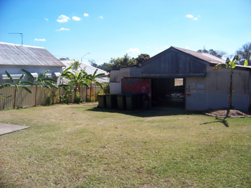 33 Raglan Street, Mount Larcom QLD 4695