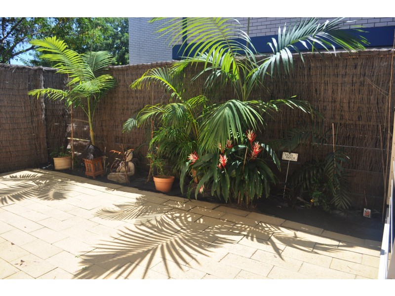 2/9 Proud St, Labrador QLD 4215