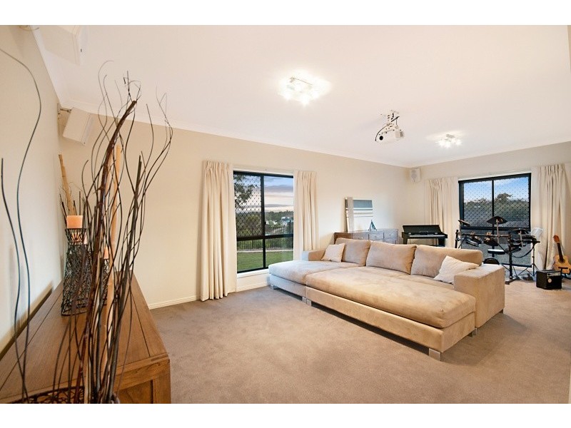 62 Corvus Drive, Cashmere QLD 4500