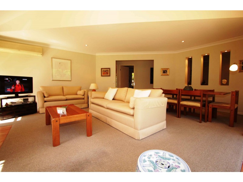 6 Birdwood Court, Samford Valley QLD 4520