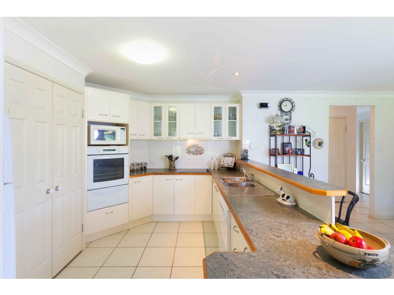 5 Don Lee Close, Armstrong Creek QLD 4520