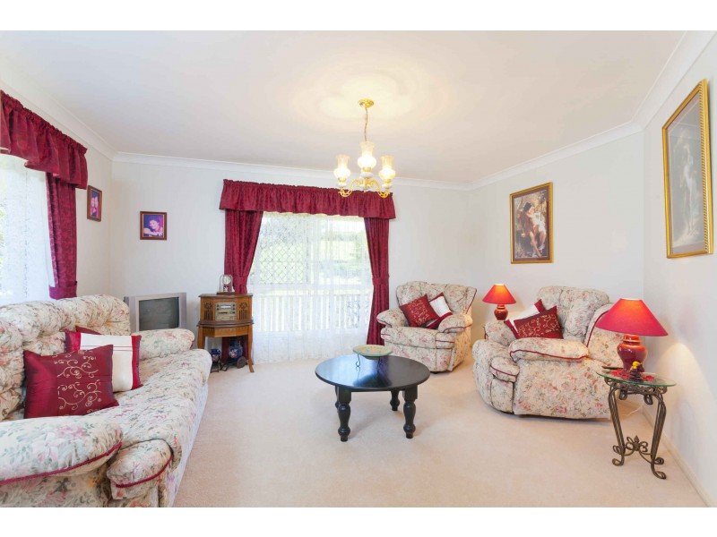 5 Don Lee Close, Armstrong Creek QLD 4520