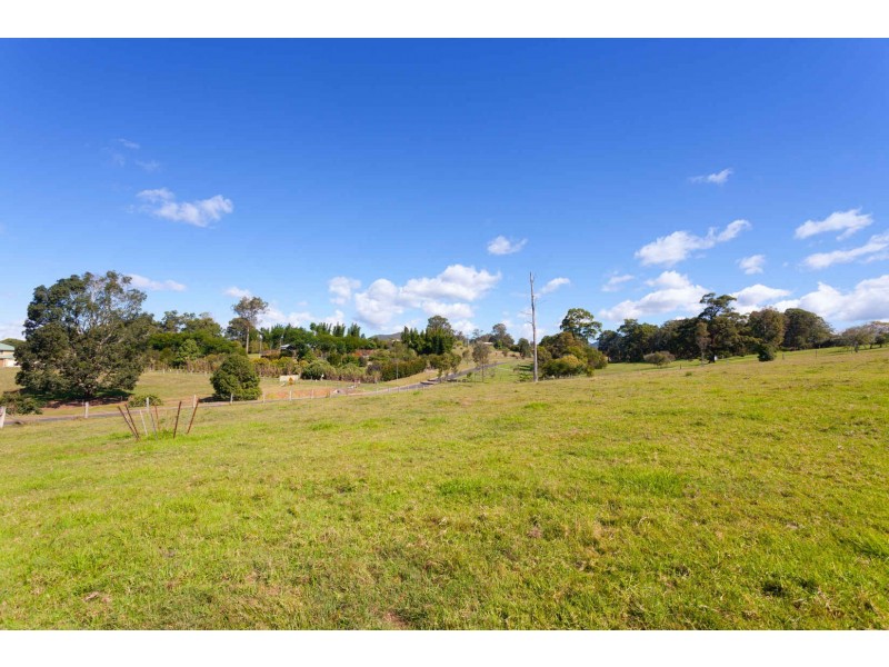 5 Don Lee Close, Armstrong Creek QLD 4520