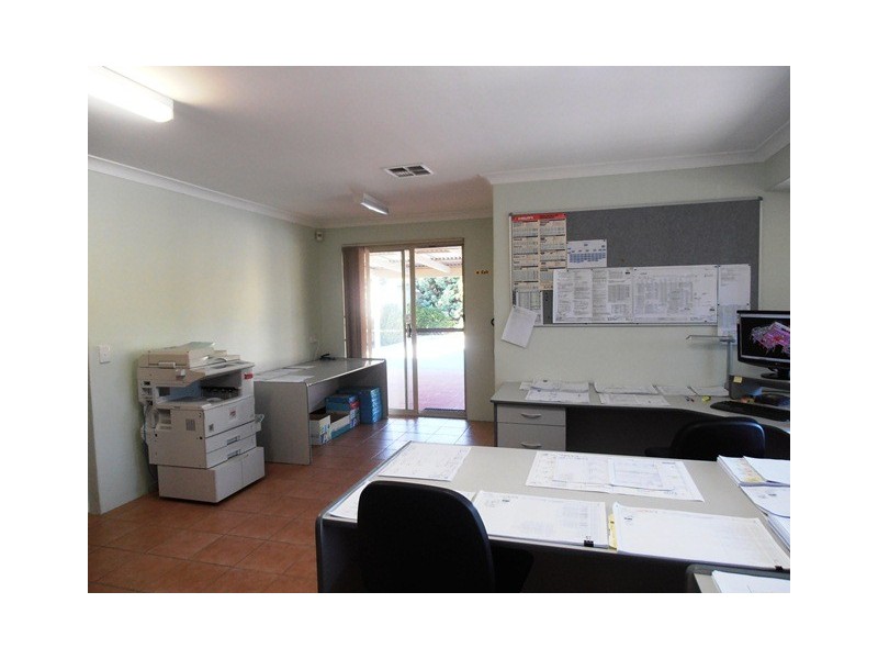 4 Berrigan Drive, South Lake WA 6164