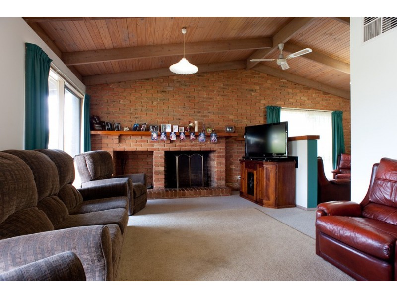 24 Gordon Avenue, Montrose VIC 3765