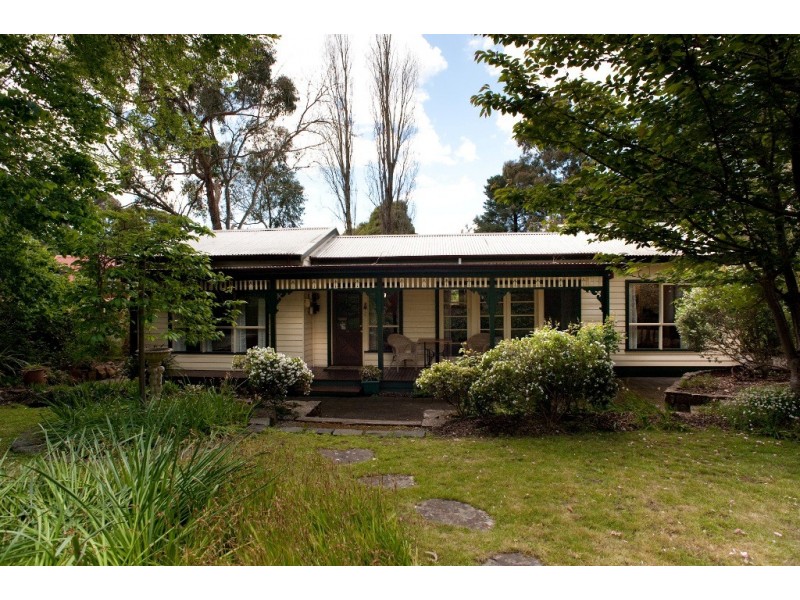 17 Stradbroke Road, Montrose VIC 3765