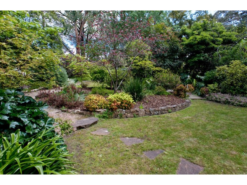 17 Stradbroke Road, Montrose VIC 3765