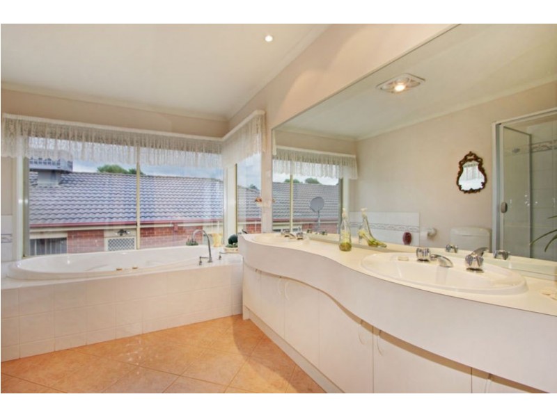 16 Baystone Place, Lilydale VIC 3140