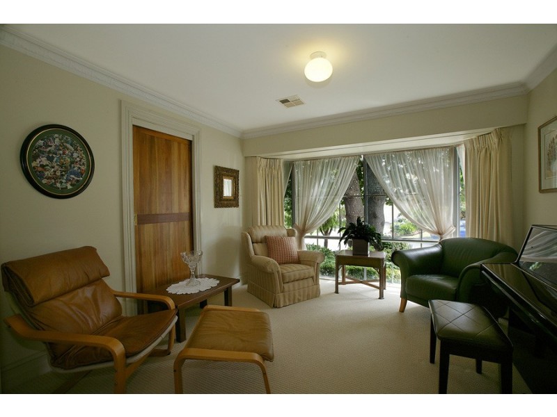 13 Lehmann Place, Croydon Hills VIC 3136