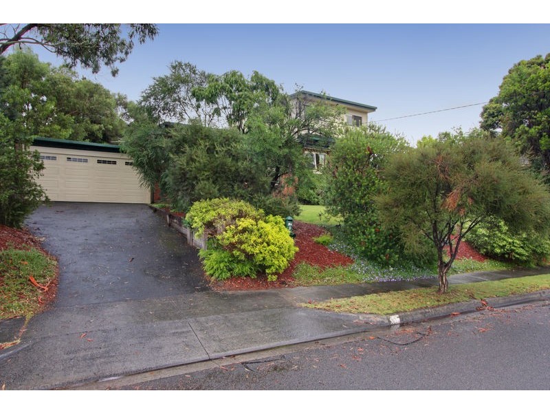 6 Meadow Road, Croydon North VIC 3136