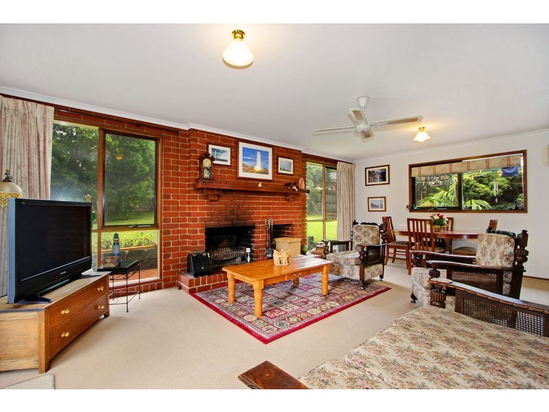 6 Meadow Road, Croydon North VIC 3136