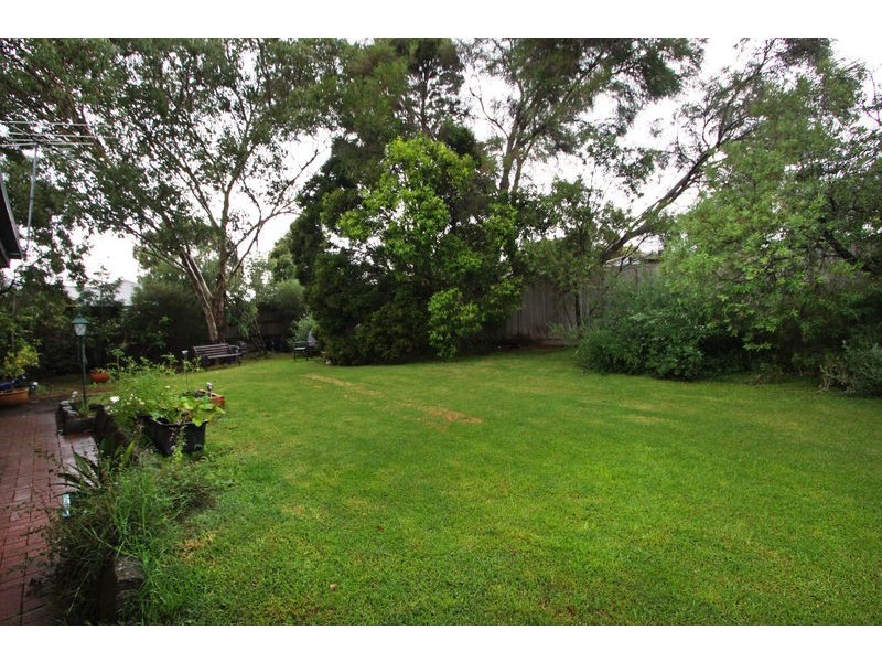 6 Meadow Road, Croydon North VIC 3136