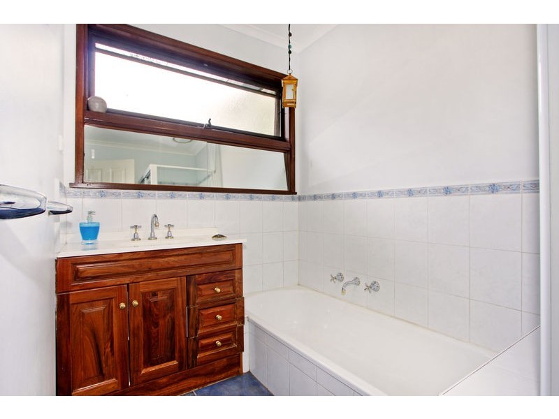 6 Meadow Road, Croydon North VIC 3136