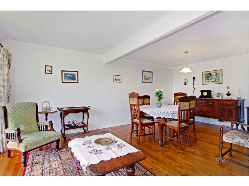 6 Meadow Road, Croydon North VIC 3136