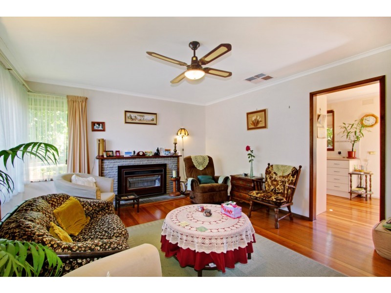 22 Araluen Drive, Croydon South VIC 3136