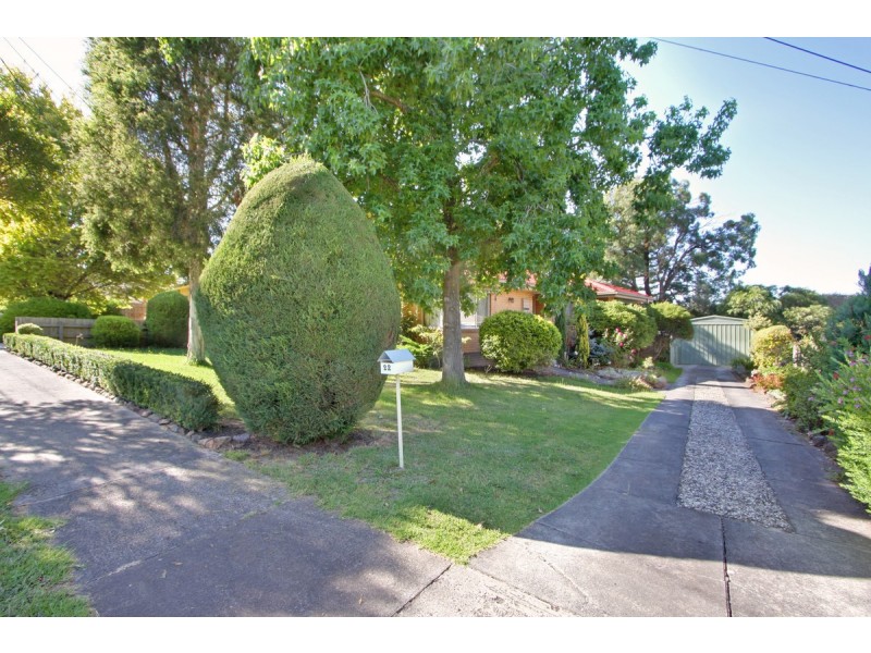 22 Araluen Drive, Croydon South VIC 3136