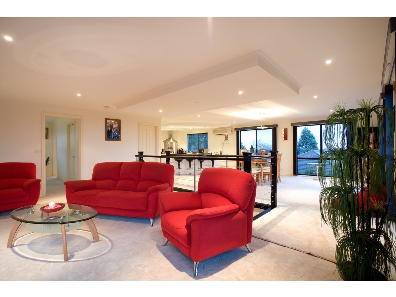 9 Timbertop Court, Mooroolbark VIC 3138