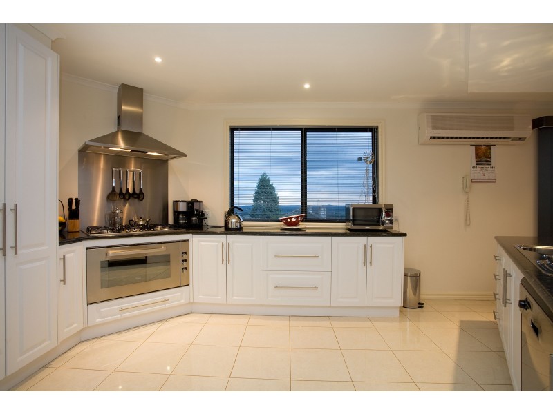 9 Timbertop Court, Mooroolbark VIC 3138