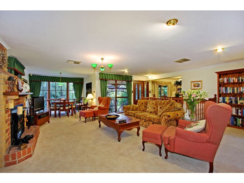 16 Hakea Drive, Montrose VIC 3765