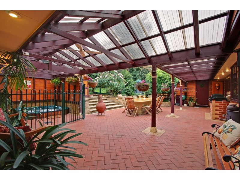 16 Hakea Drive, Montrose VIC 3765