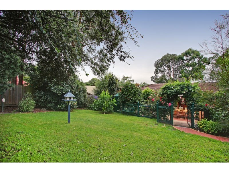 16 Hakea Drive, Montrose VIC 3765