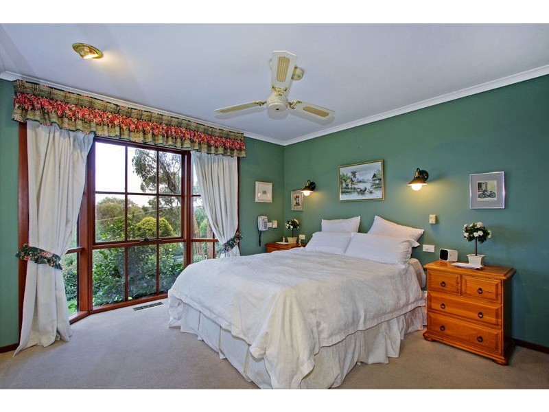 16 Hakea Drive, Montrose VIC 3765