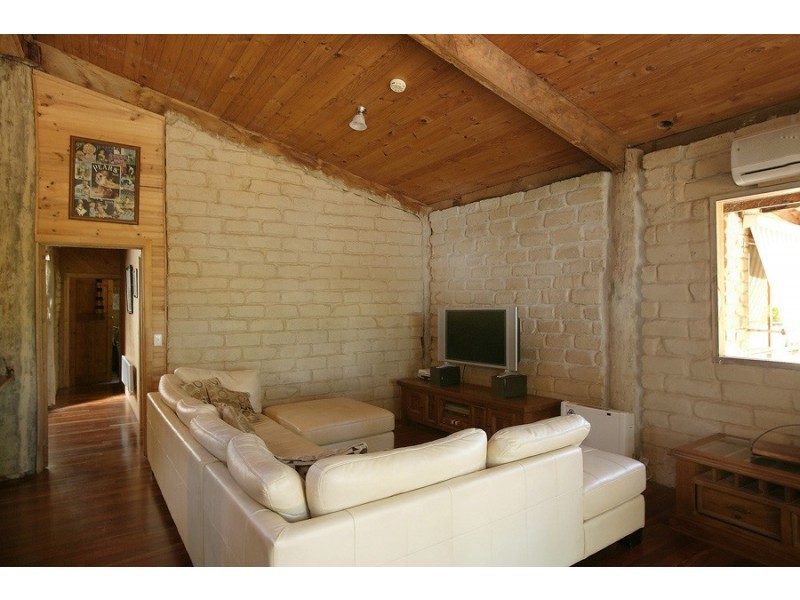 70 Holden Road, Wandin East VIC 3139