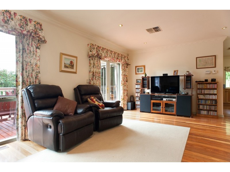 1007 Mt Dandenong Tourist Road, Montrose VIC 3765