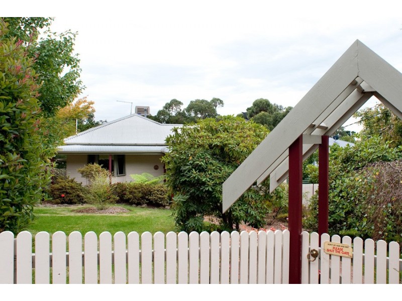 1007 Mt Dandenong Tourist Road, Montrose VIC 3765